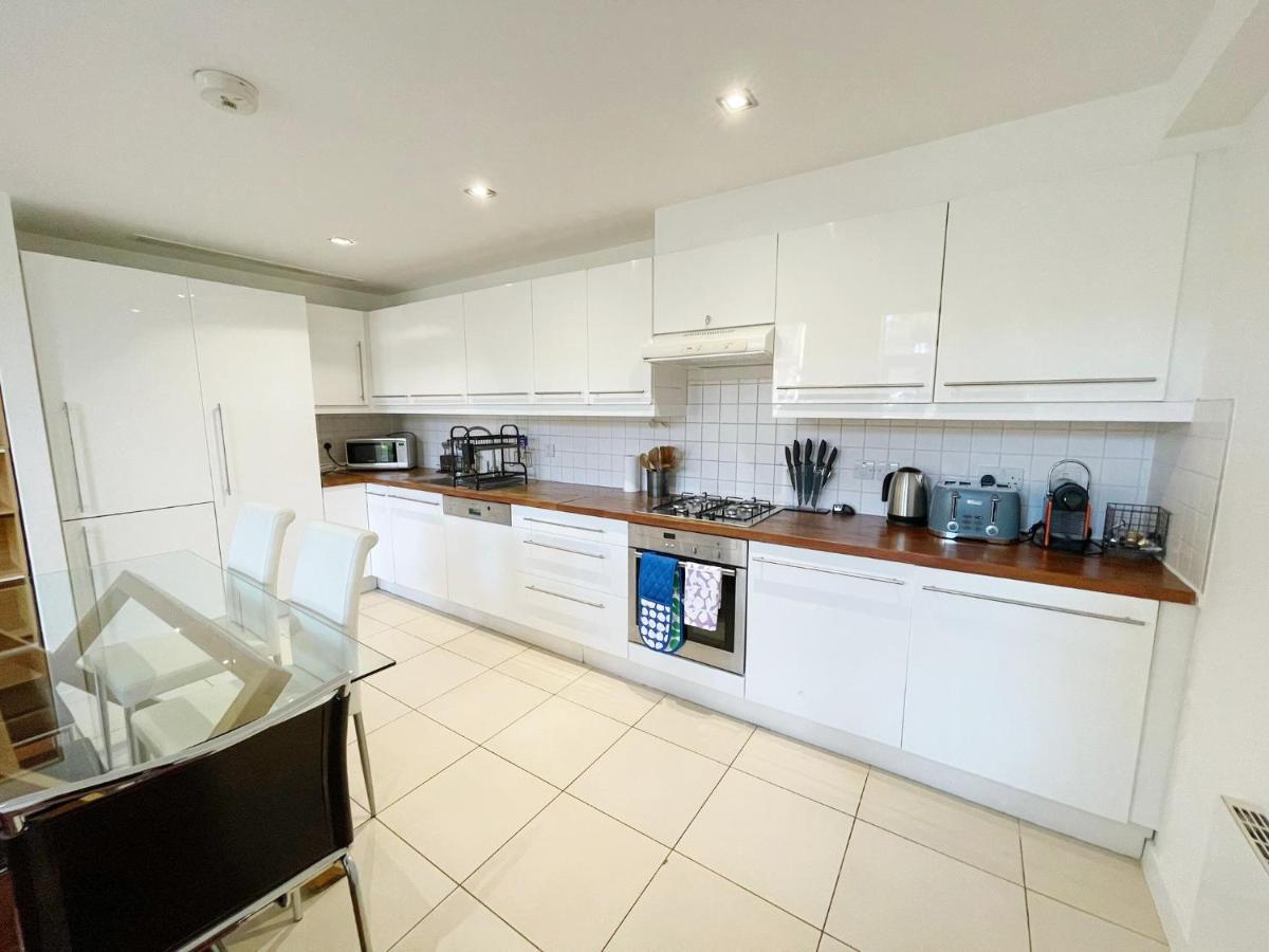 Portobello Dock Canalside Apartment Лондон Екстериор снимка
