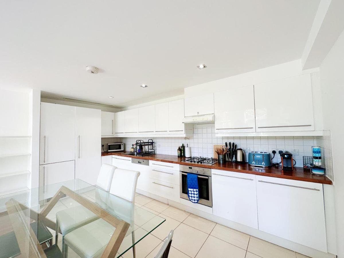 Portobello Dock Canalside Apartment Лондон Екстериор снимка